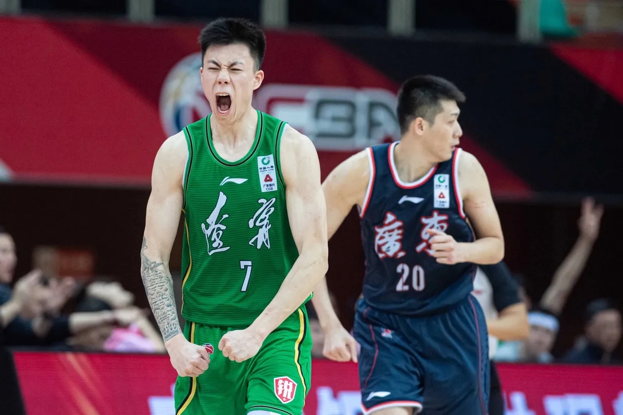 爱游戏登陆入口-SKT不断突破！，詹姆斯连续十场比赛得分超过领先优势明显引发球迷热议的简单介绍